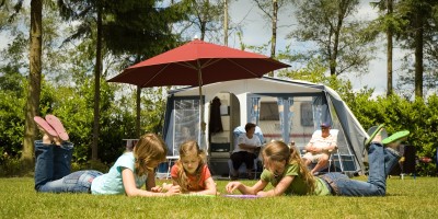 camping De Kienehoef caravan met kinderen.jpg